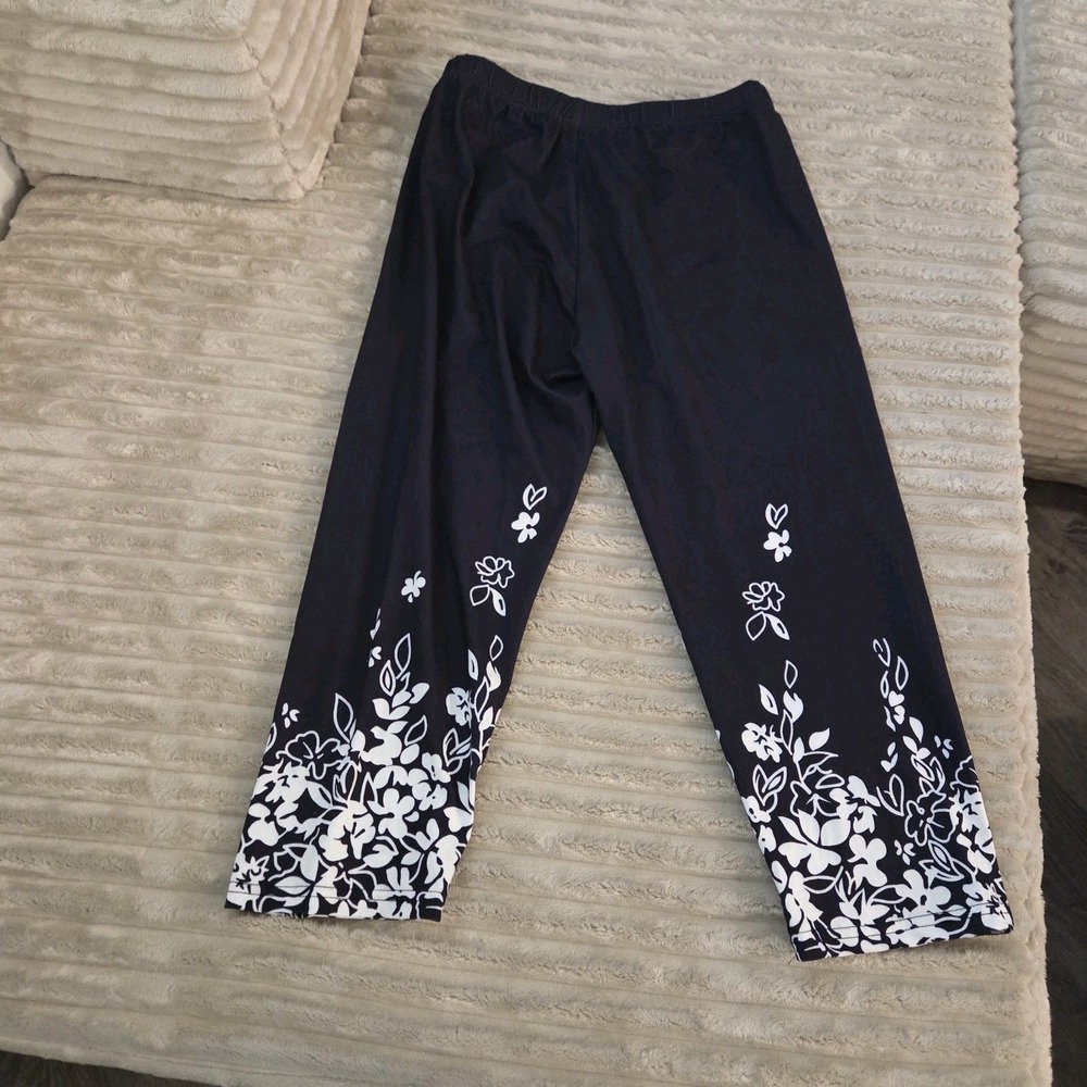 Women Large Crop Pants Black White Floral Printed Elastic Waist Casual - Picture 2 of 7
